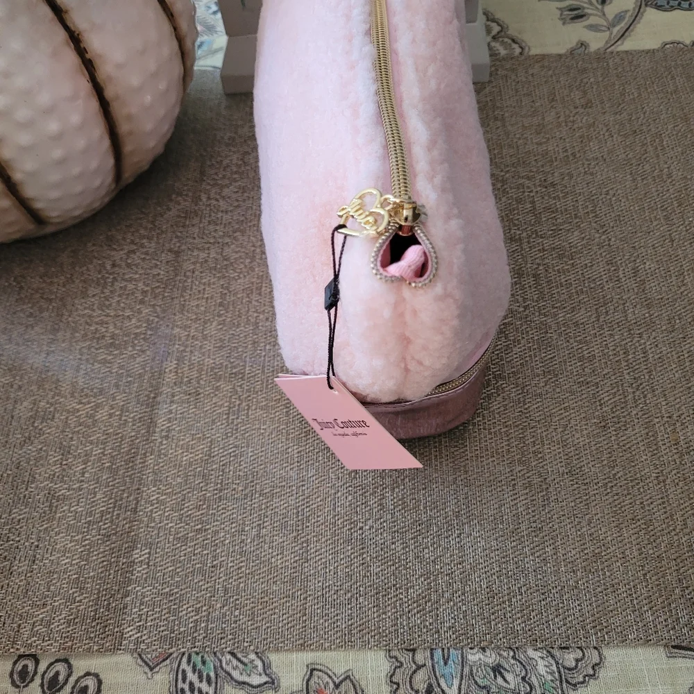 Juicy Couture sherpa top zip cosmetic case, new - Picture 3 of 5
